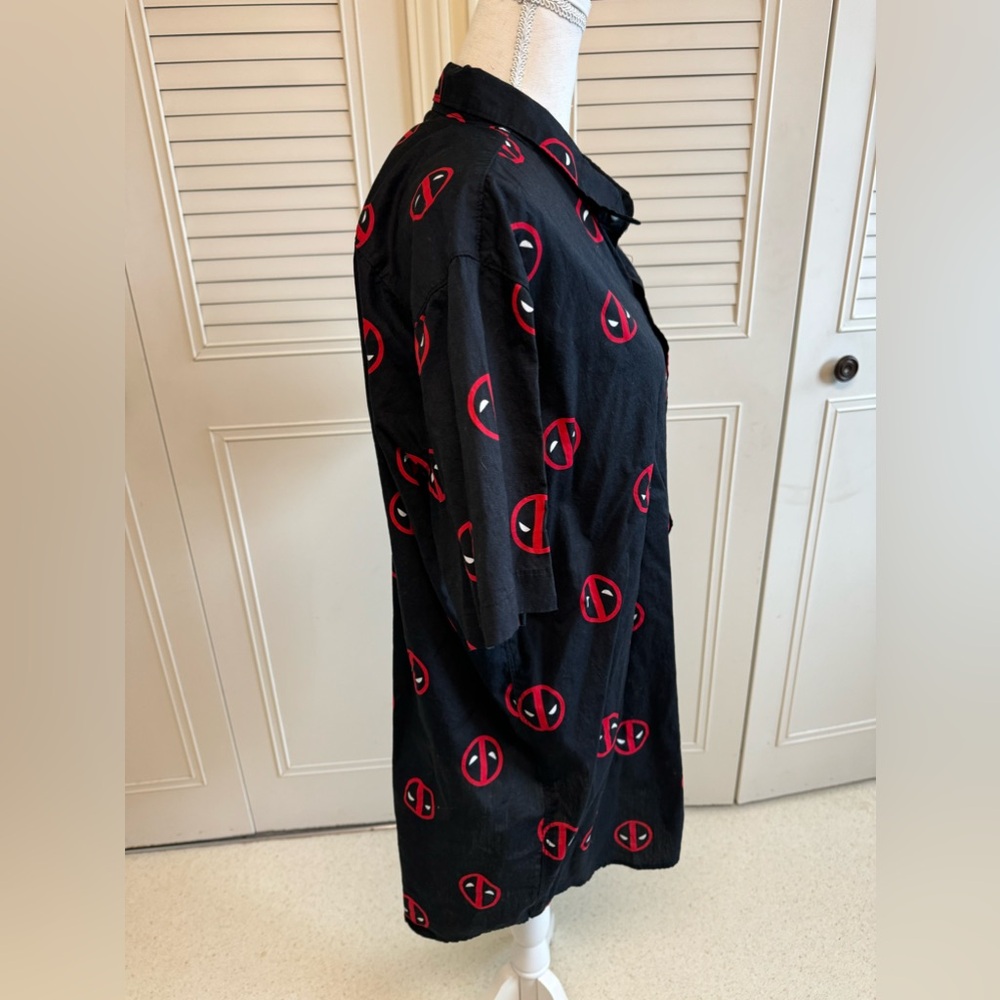 Men’s Extra Large Deadpool Button-Down Short Slee… - image 2